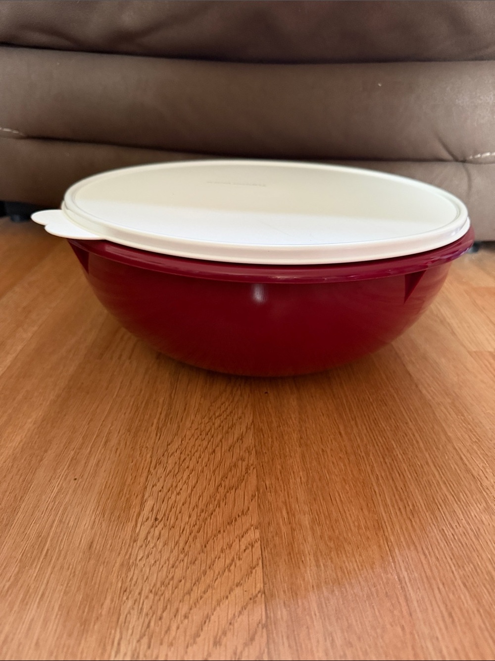 Tupperware Maroon Fix and Mix Bowl 26 cups
